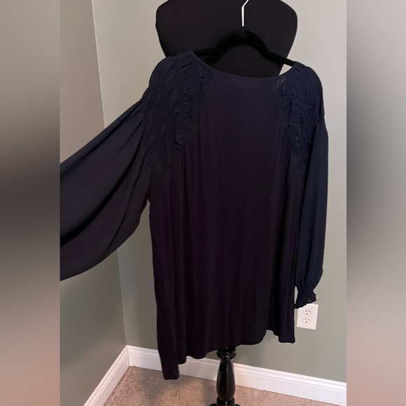 Ann Taylor LOFT Navy Blue, Shirred sleeve cotton body top. Size XL - Picture 7 of 9